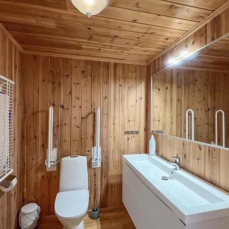 4 Bedroom Gorgeous In Ferienhaus *