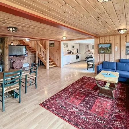 4 Bedroom Gorgeous In Ferienhaus *