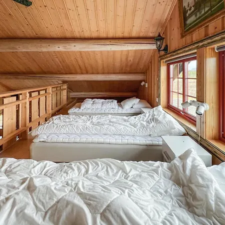 4 Bedroom Gorgeous In Ferienhaus *