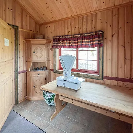 4 Bedroom Gorgeous In 度假居 Bagn